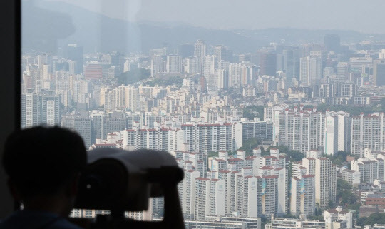 서울 여의도 63스퀘어에서 바라본 서울 시내 아파트 모습. <연합뉴스>